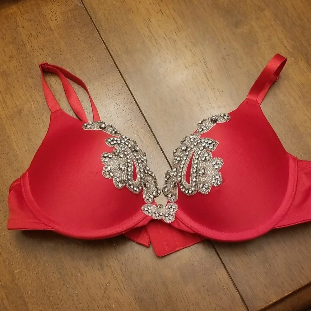 Very Festive Pretty Red Bra size 34C